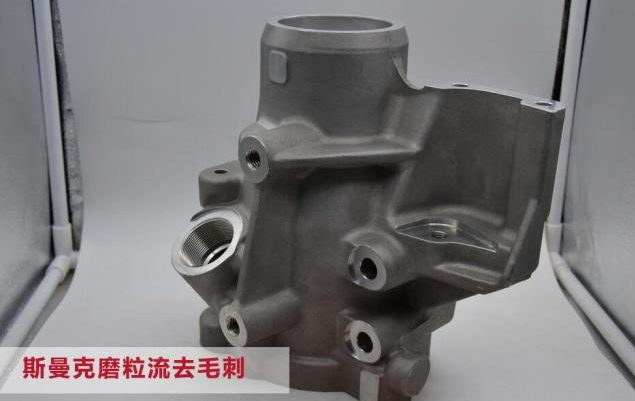 閥體<a href='http://xingqiuwz.cn' target='_blank'><u>交叉孔去毛刺</u></a>，是令人十分苦惱的事情。一來閥體交叉孔多，二來交叉孔毛刺不像表面毛刺那樣容易接觸，所以，如果用人工對閥體<a href='http://xingqiuwz.cn' target='_blank'><u>交叉孔去毛刺</u></a>，十分緩慢。